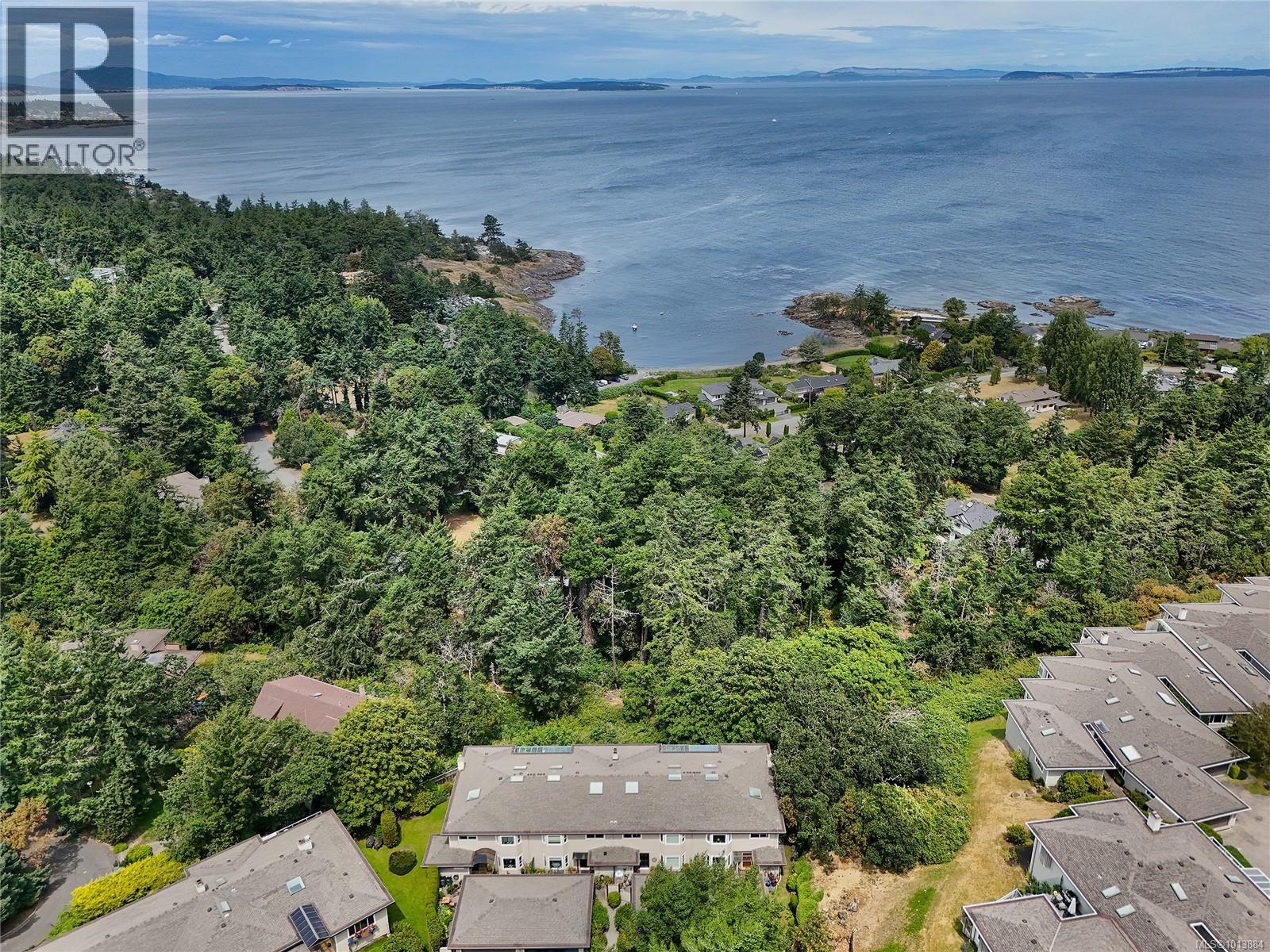 913 2829 Arbutus Road, Saanich
