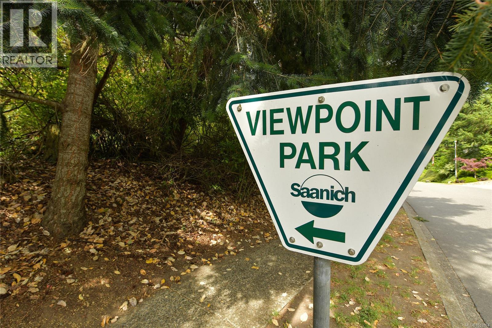 913 2829 Arbutus Road, Saanich