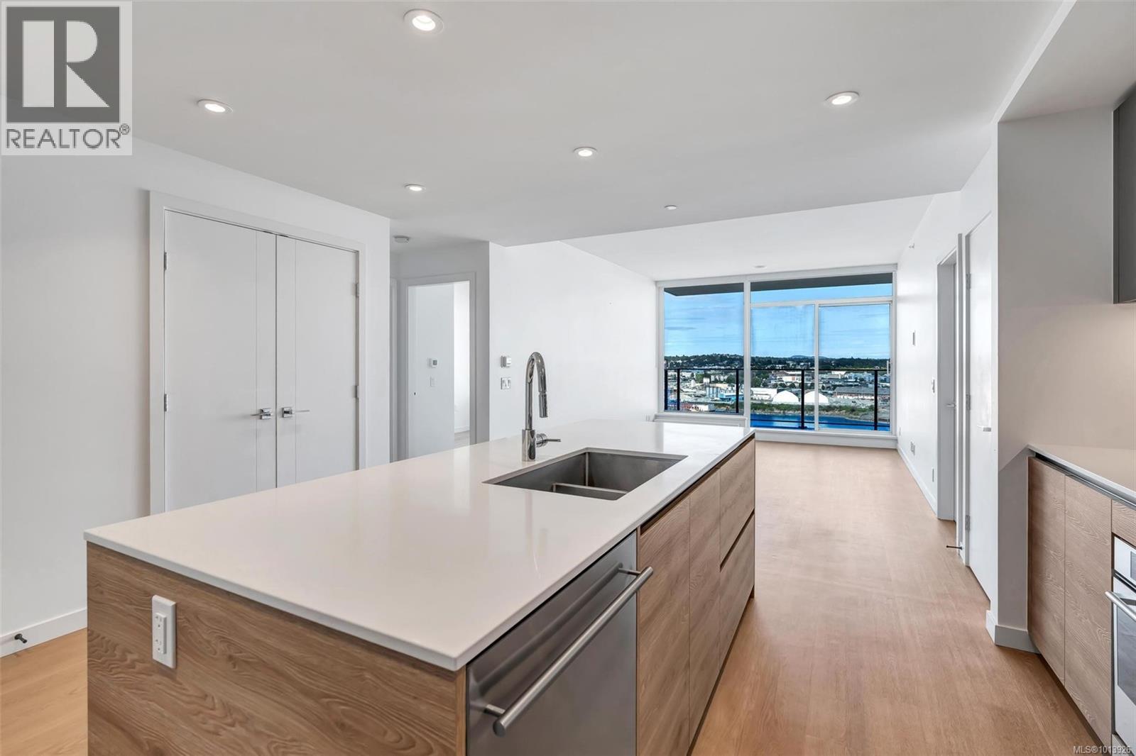 1208 363 Tyee Road, Victoria