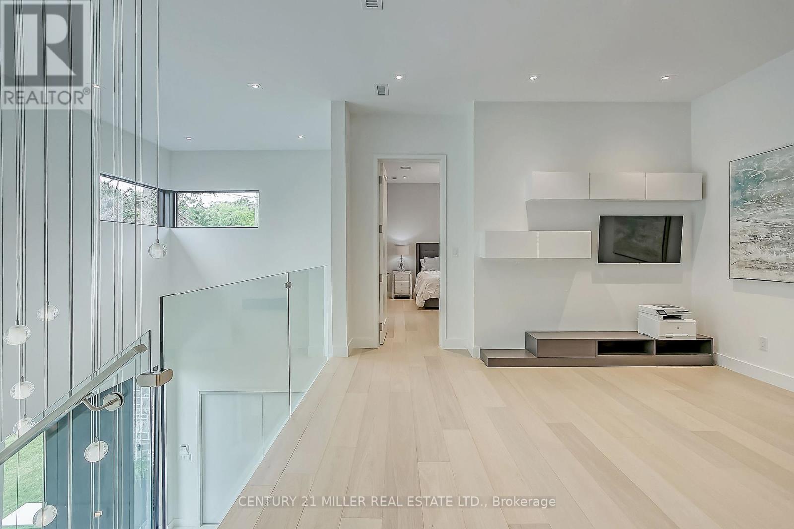 421 CHARTWELL ROAD - 26