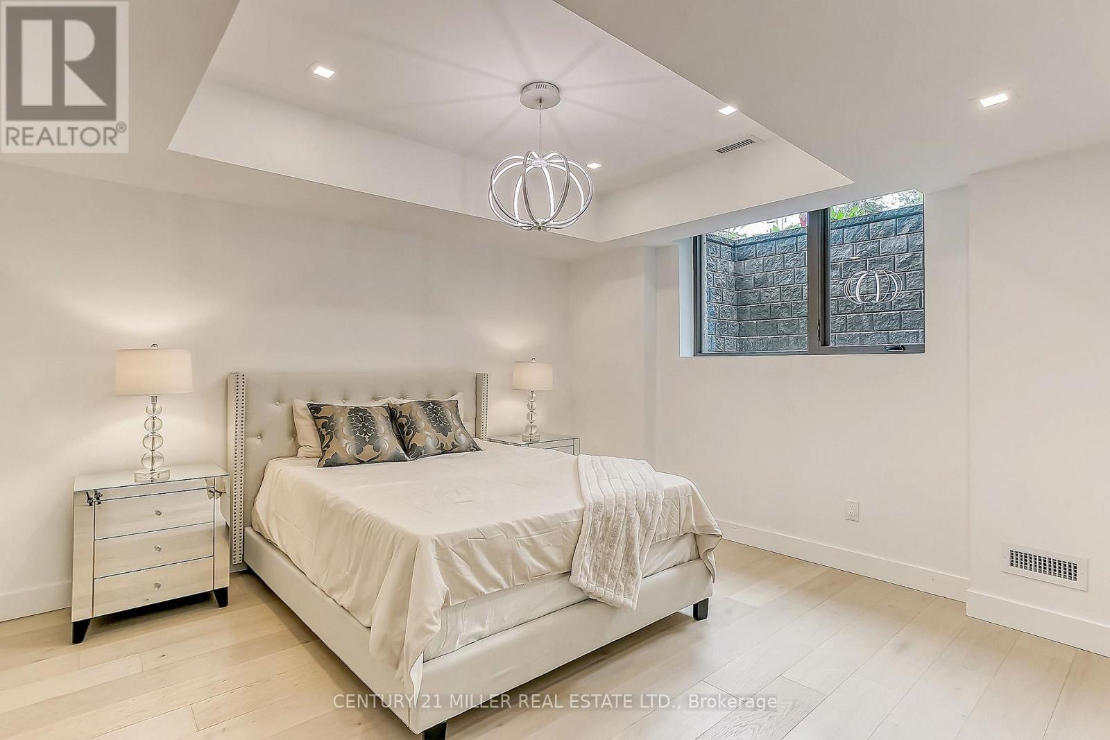 421 CHARTWELL ROAD - 34