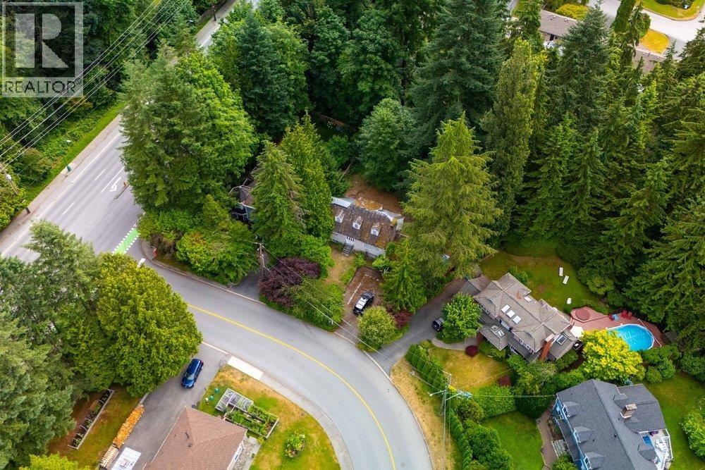 3095 PLYMOUTH DRIVE, North Vancouver