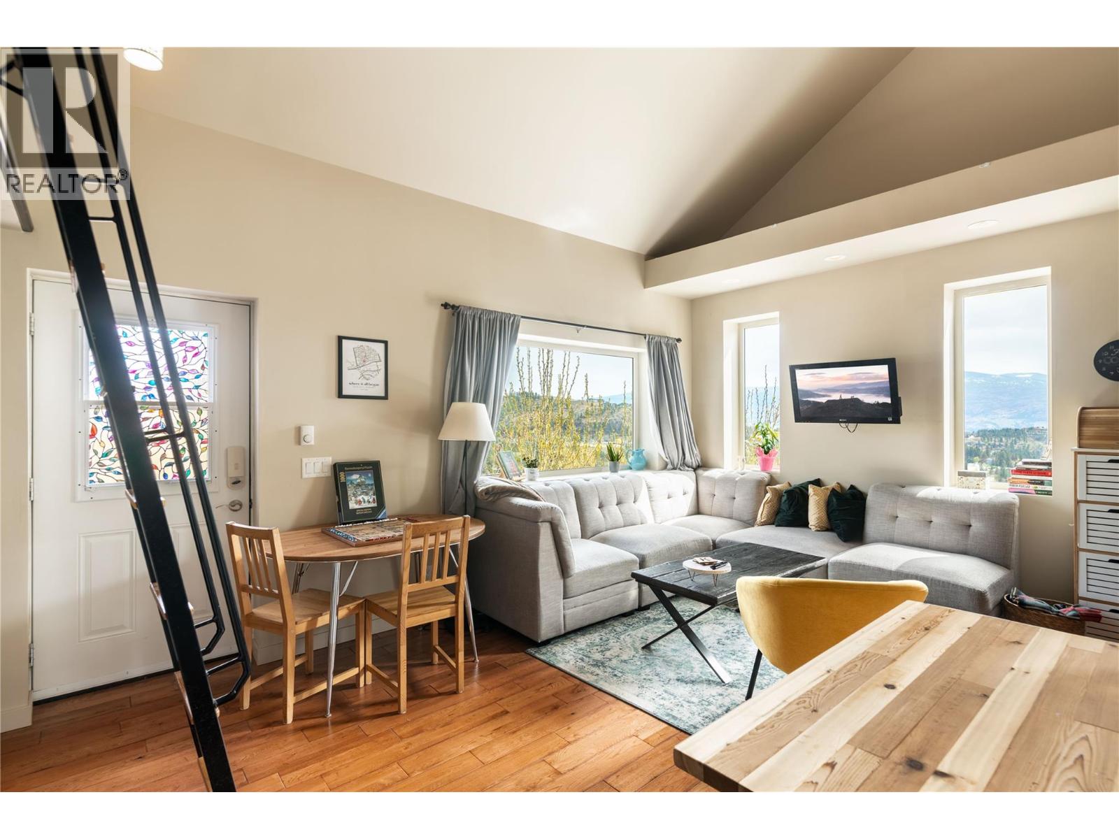  3025 Ensign Lane, West Kelowna