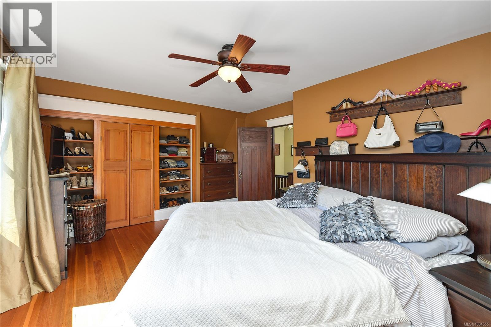  566 Gorge Road West, Saanich