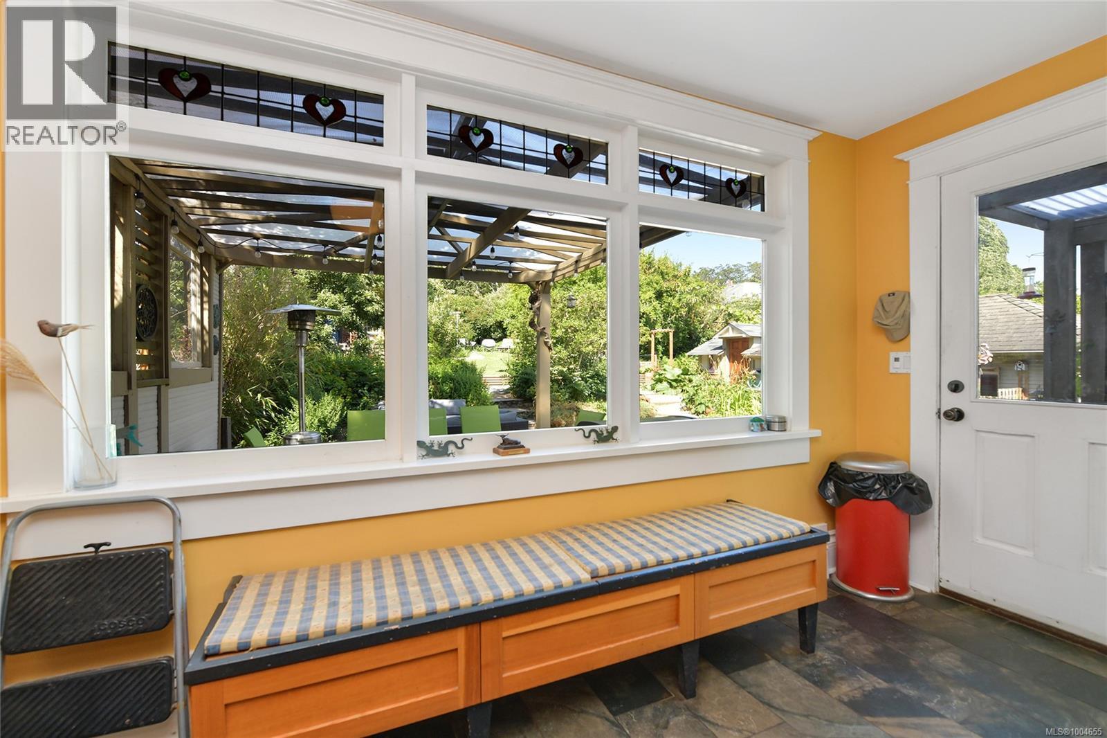  566 Gorge Road West, Saanich