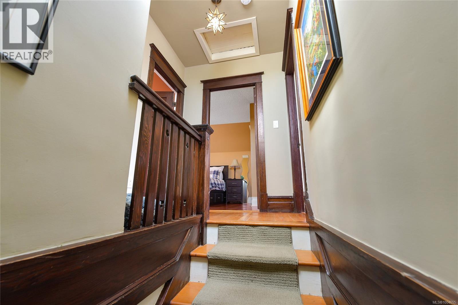  566 Gorge Road West, Saanich