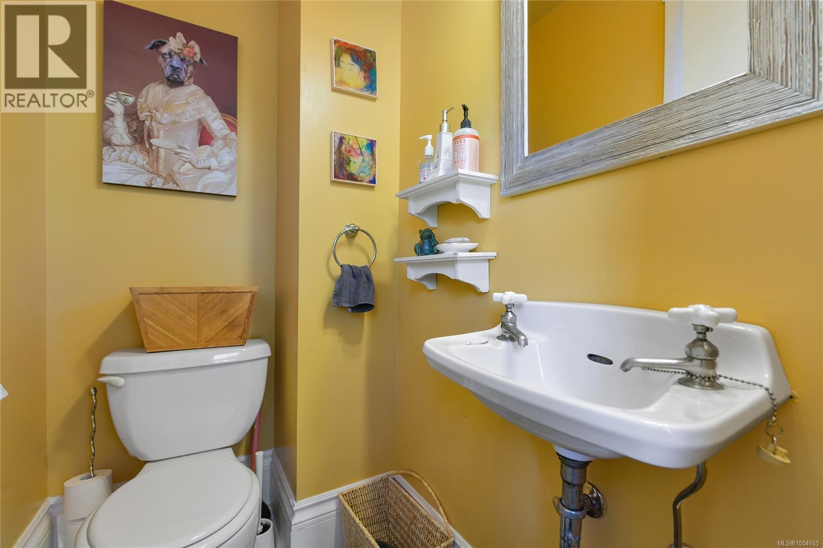  566 Gorge Road West, Saanich