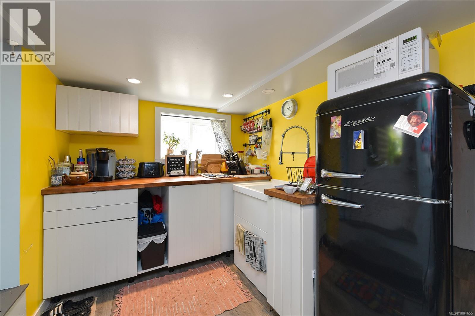  566 Gorge Road West, Saanich
