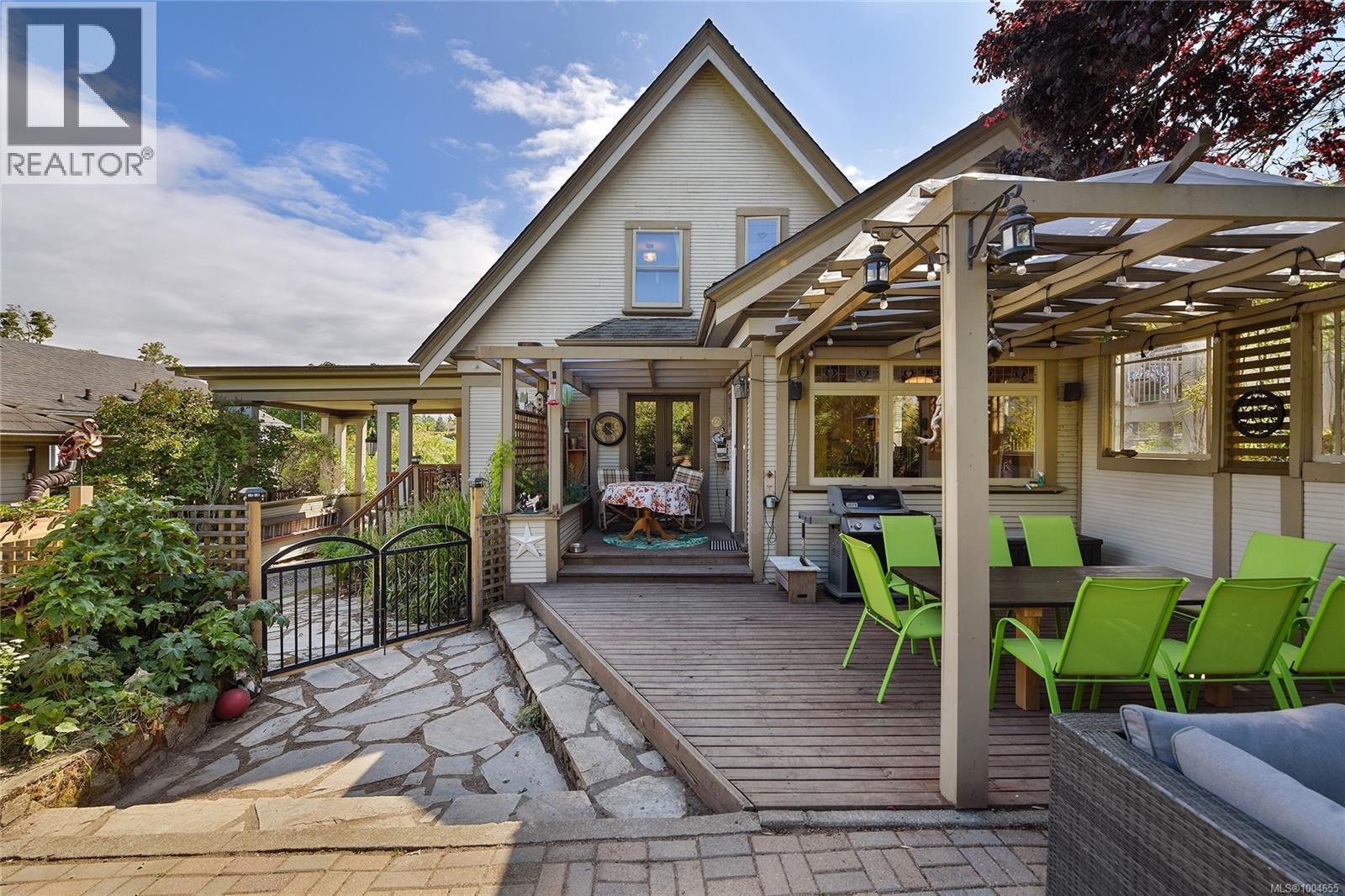  566 Gorge Road West, Saanich