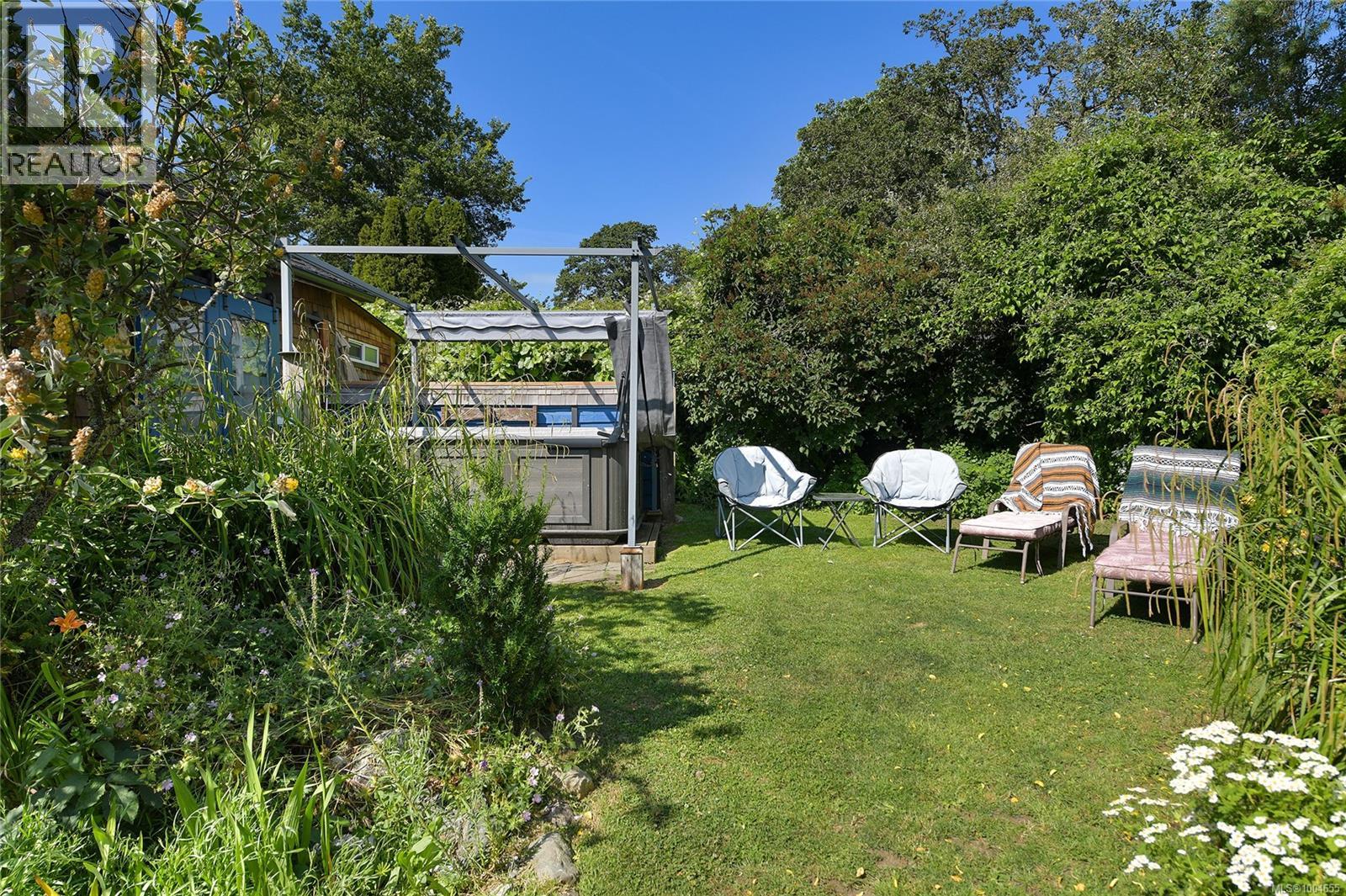  566 Gorge Road West, Saanich