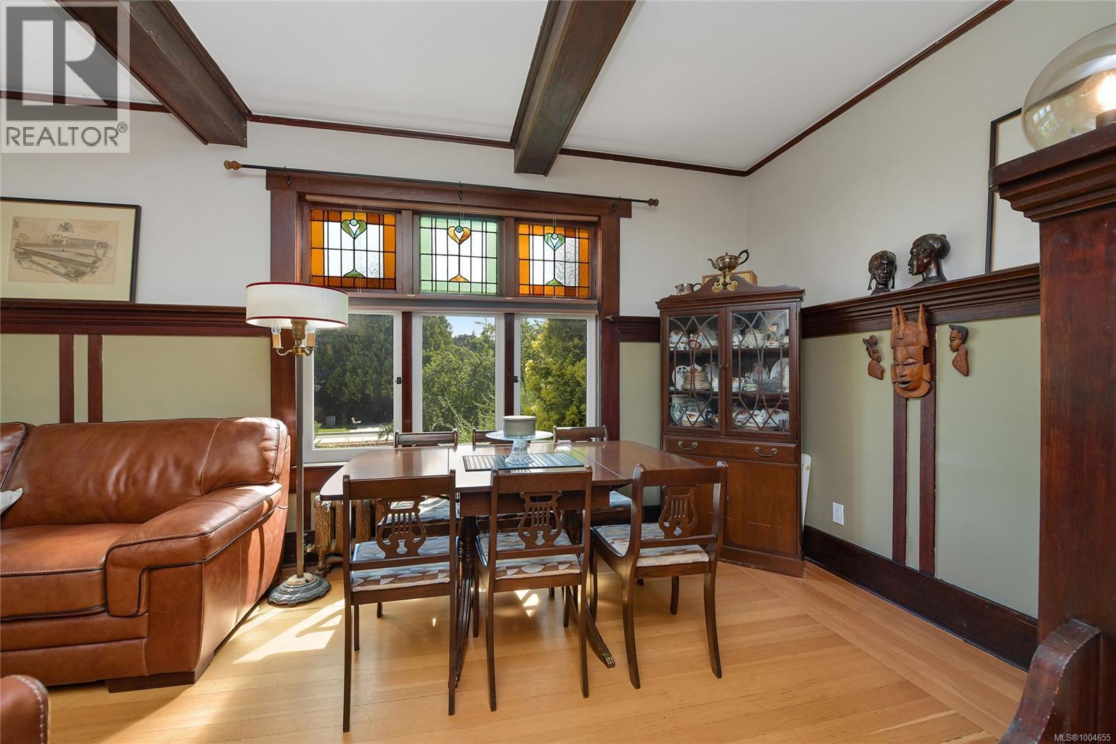  566 Gorge Road West, Saanich