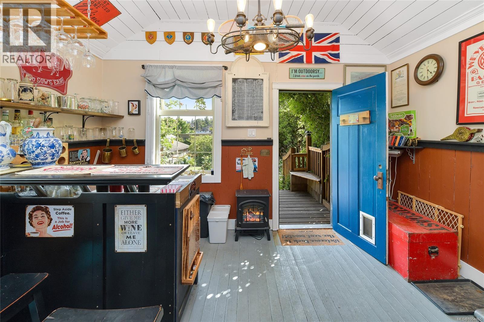  566 Gorge Road West, Saanich