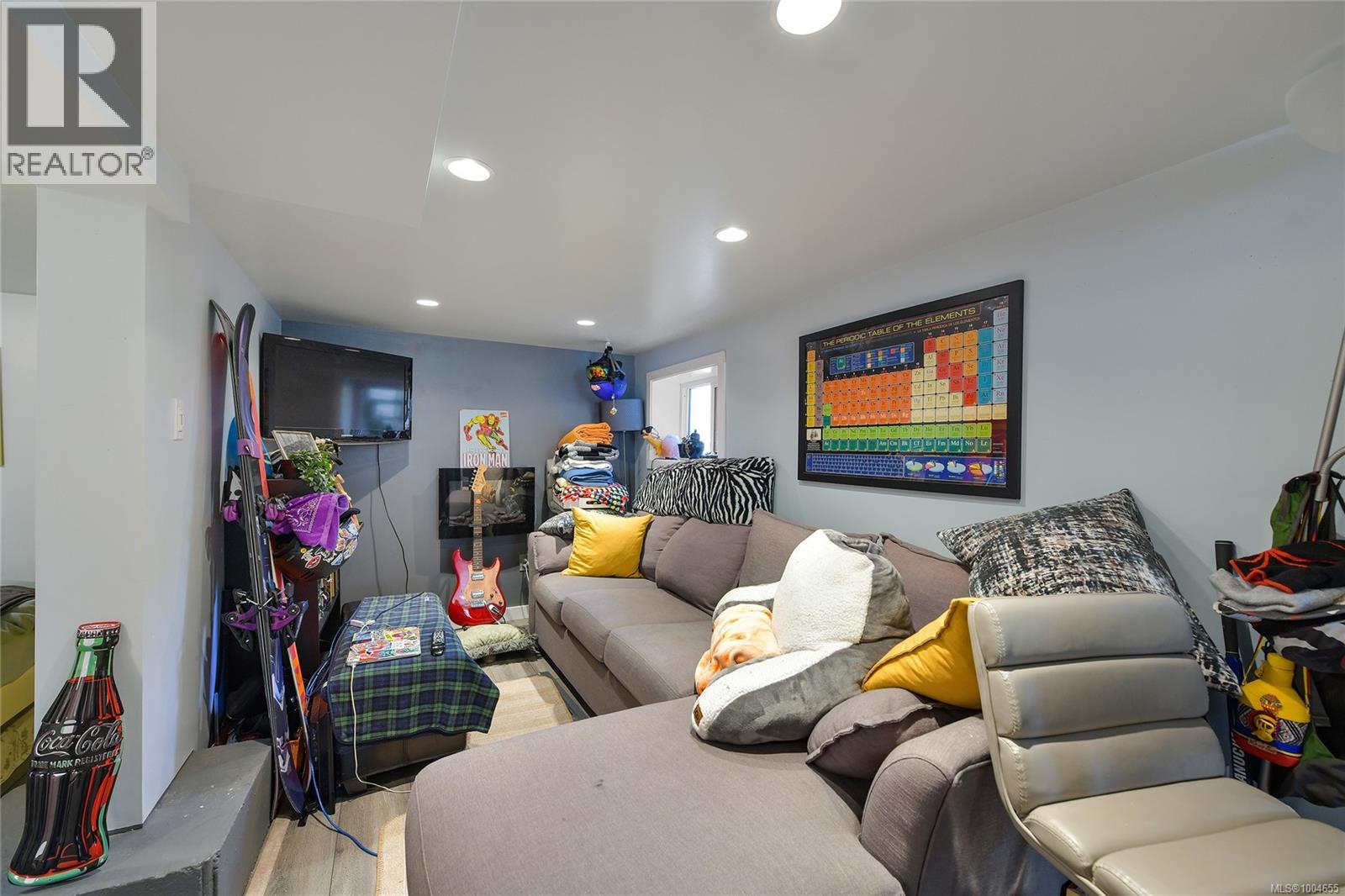  566 Gorge Road West, Saanich
