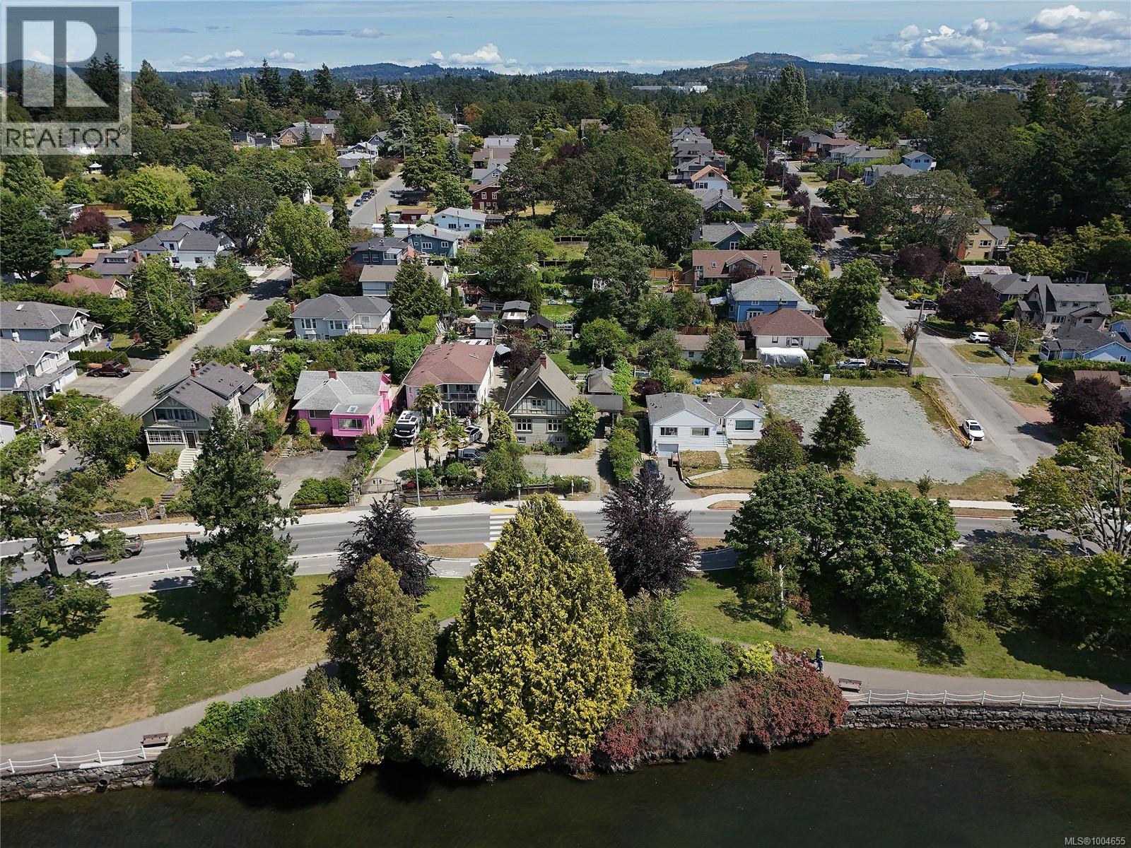  566 Gorge Road West, Saanich