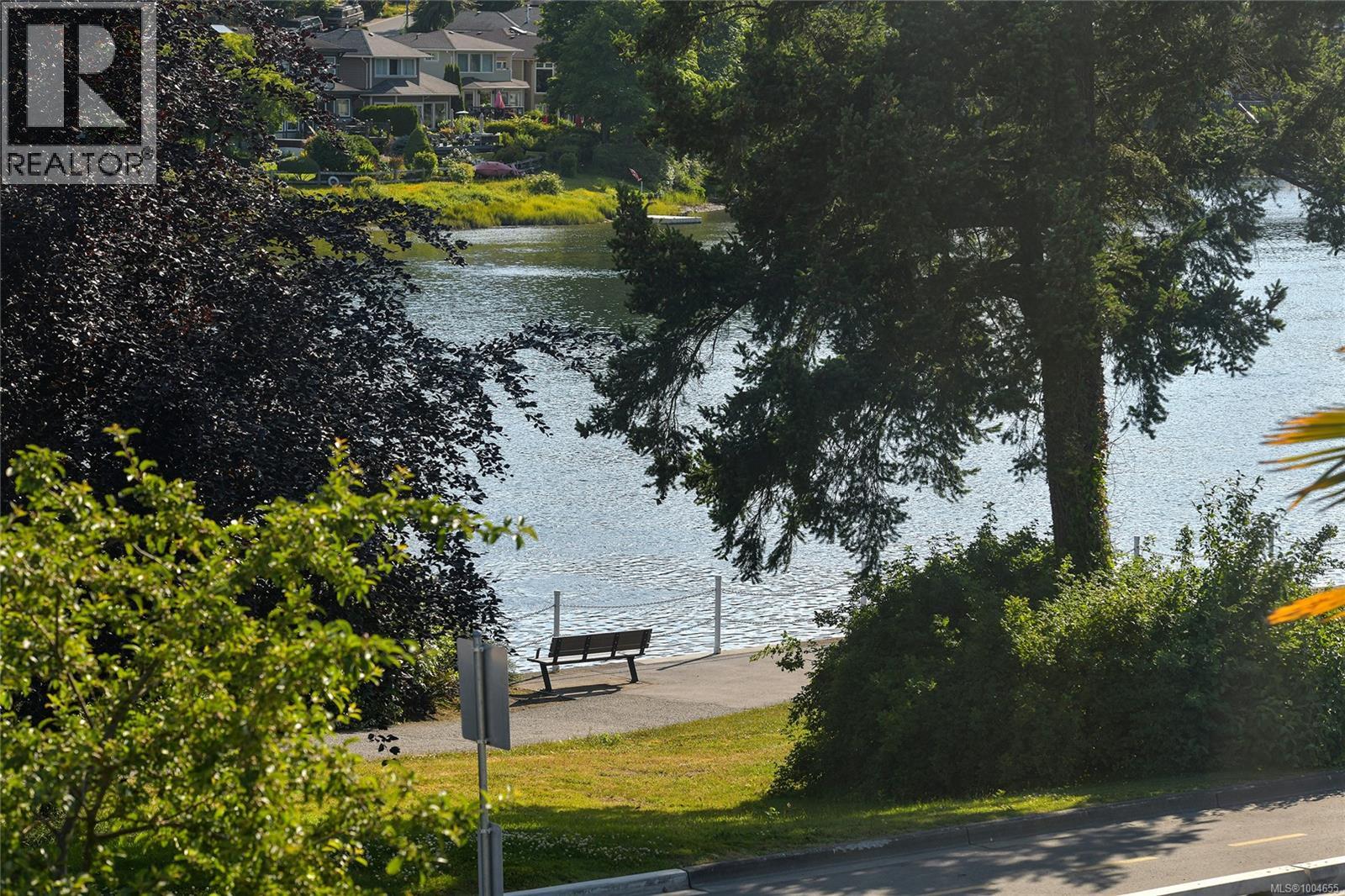  566 Gorge Road West, Saanich
