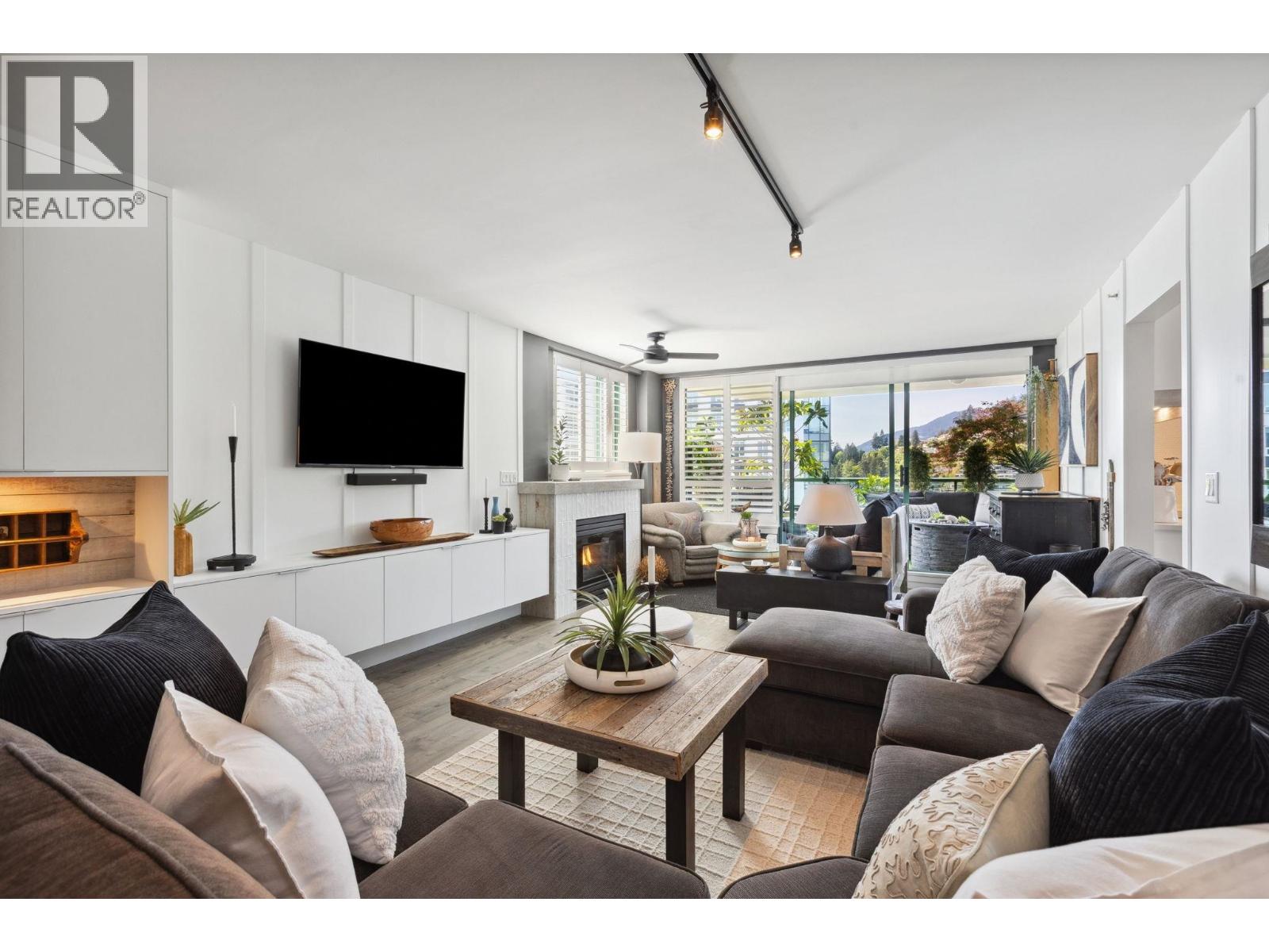 14E 328 TAYLOR WAY, West Vancouver