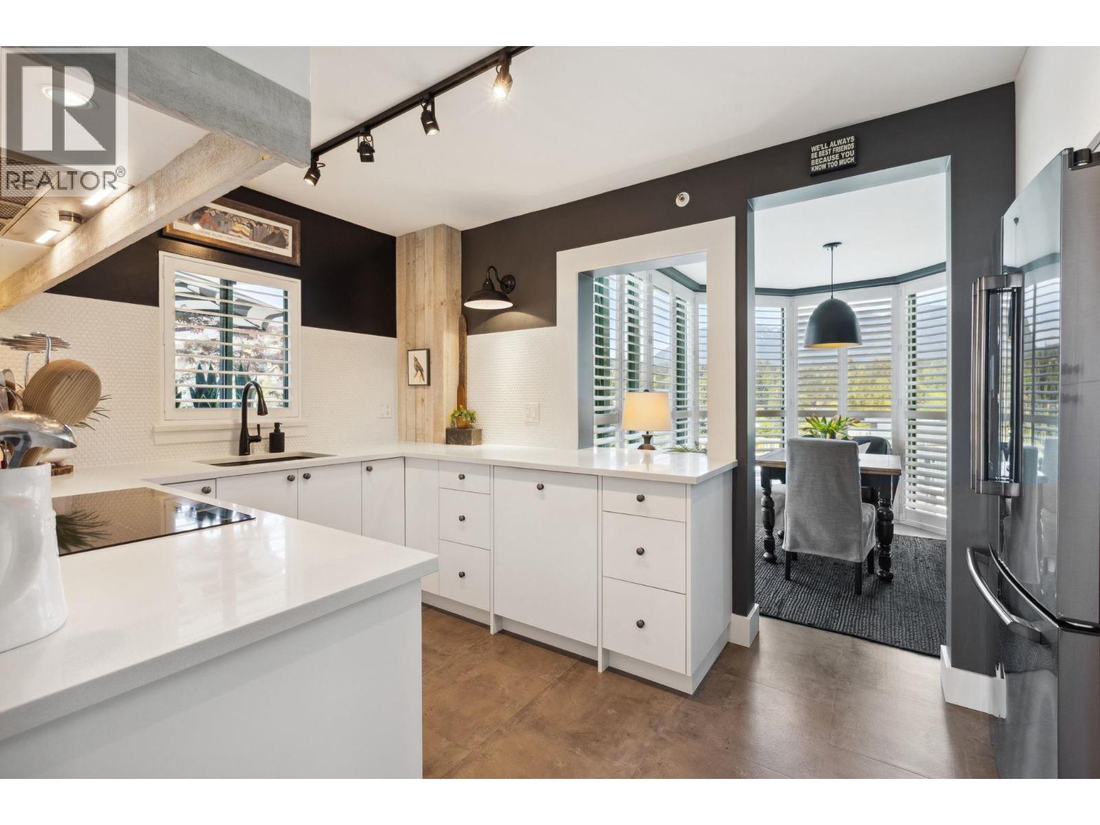 14E 328 TAYLOR WAY, West Vancouver