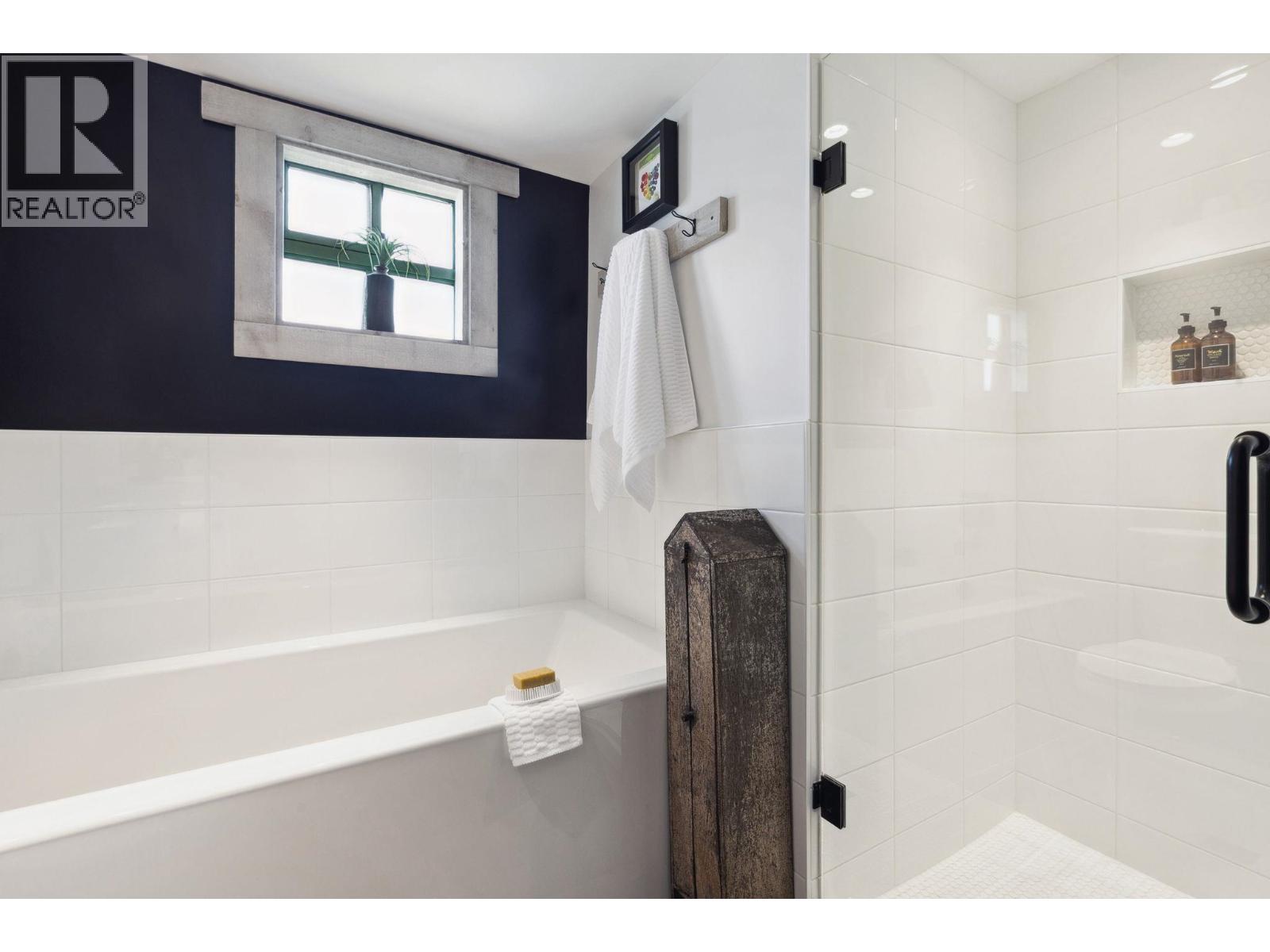 14E 328 TAYLOR WAY, West Vancouver