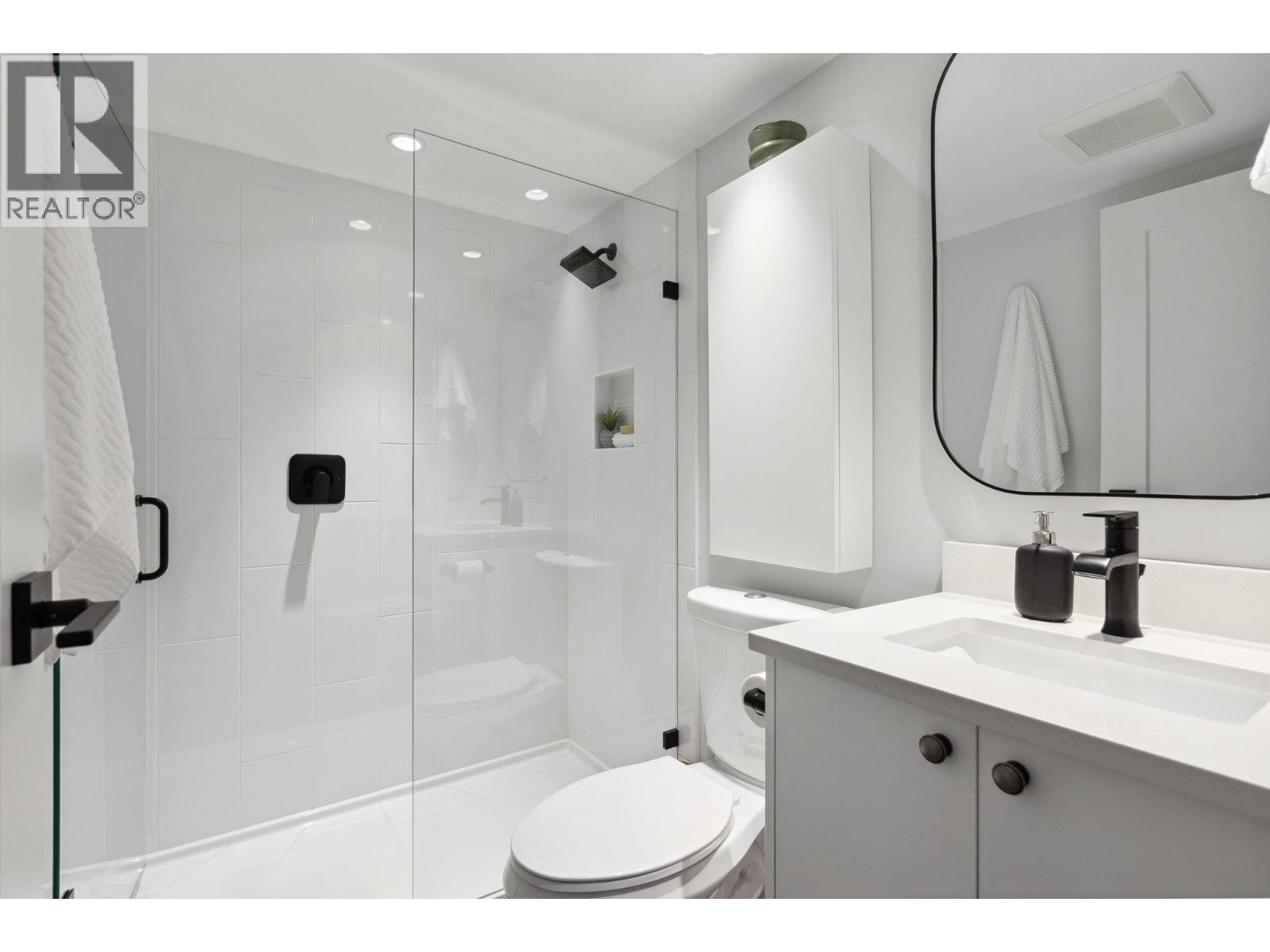 14E 328 TAYLOR WAY, West Vancouver