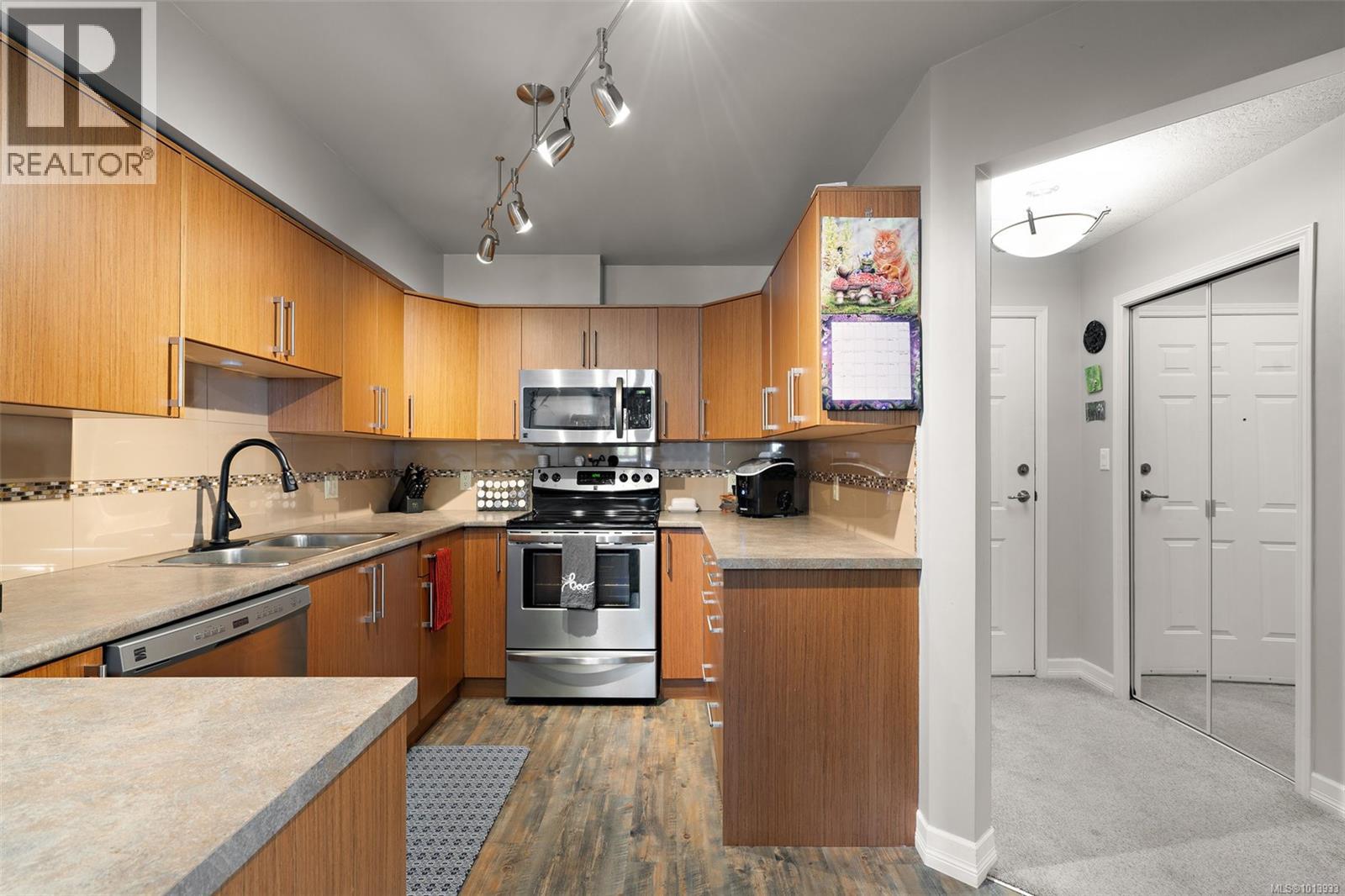 228 2245 James White Blvd, Sidney