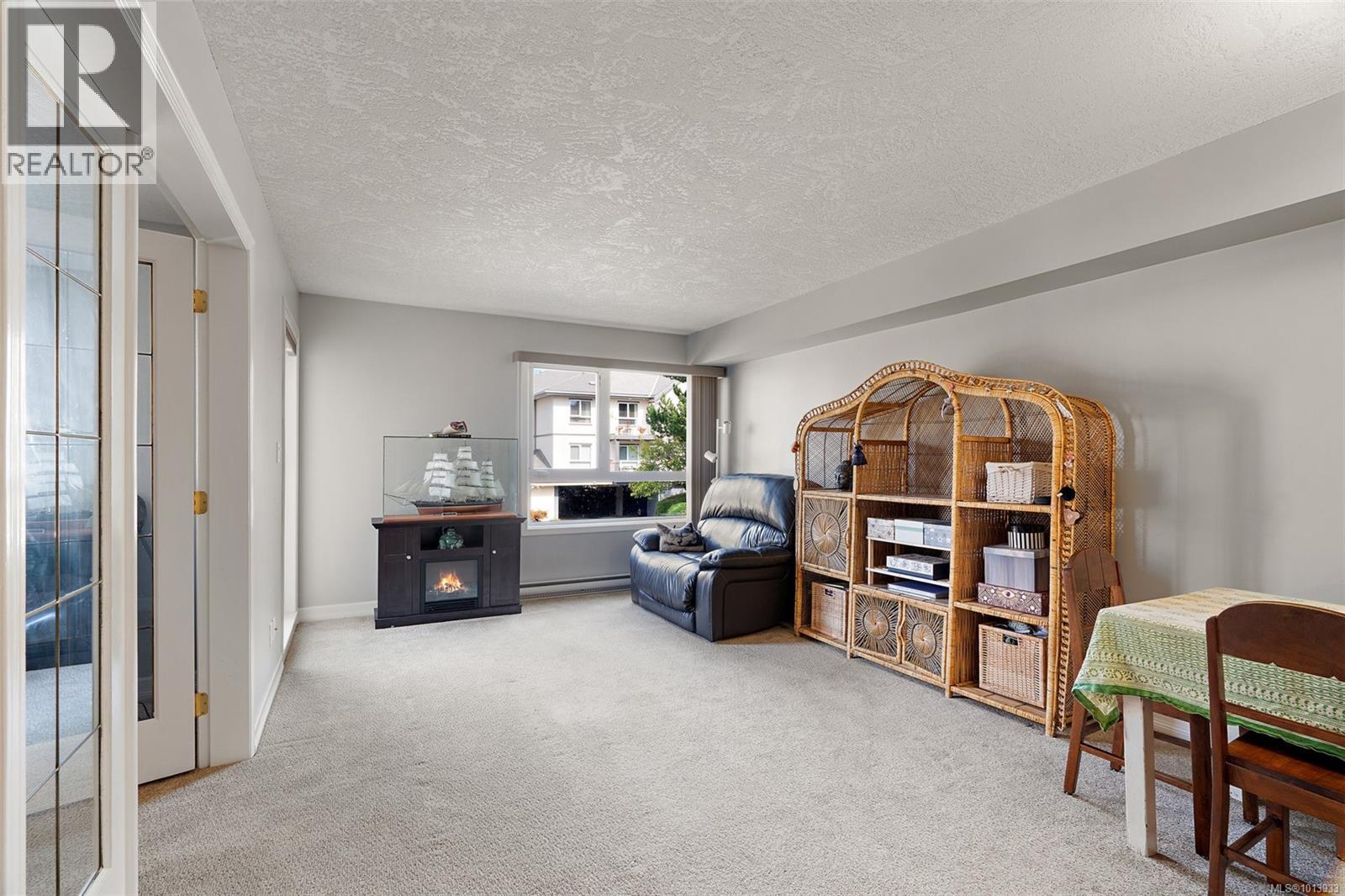 228 2245 James White Blvd, Sidney