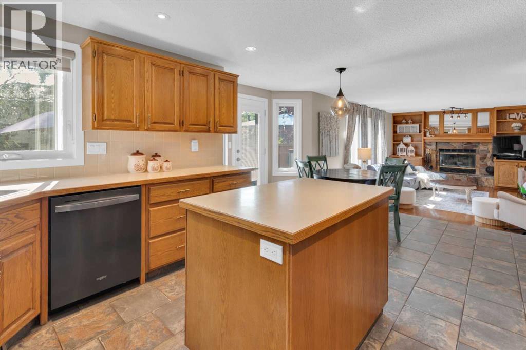 Single Family House for Sale in  Woodbriar Place SW Woodbine Calgary 
