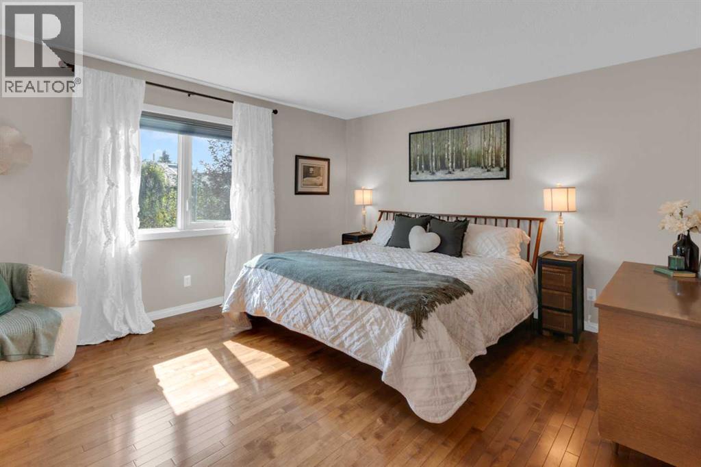 Single Family House for Sale in  Woodbriar Place SW Woodbine Calgary 