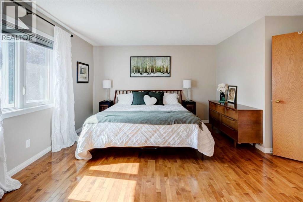 Single Family House for Sale in  Woodbriar Place SW Woodbine Calgary 