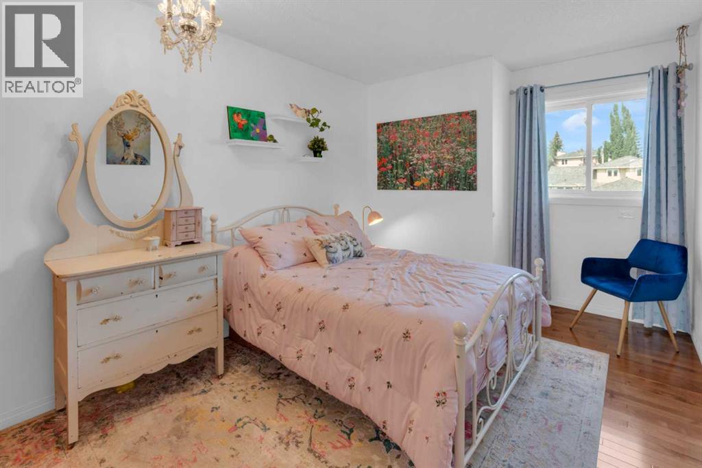 Single Family House for Sale in  Woodbriar Place SW Woodbine Calgary 