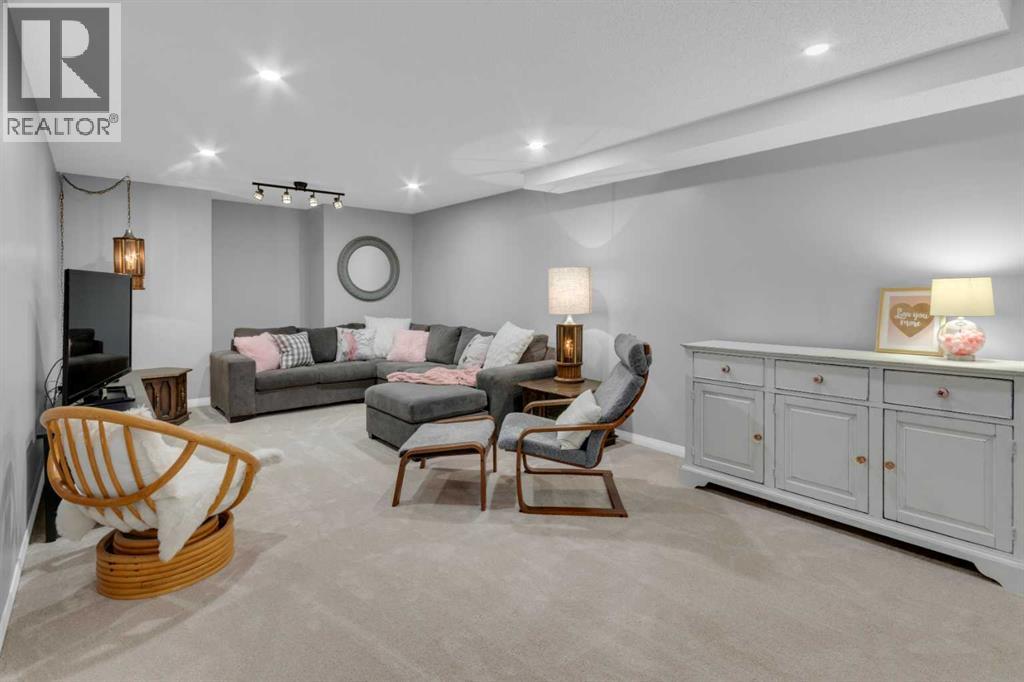 Single Family House for Sale in  Woodbriar Place SW Woodbine Calgary 