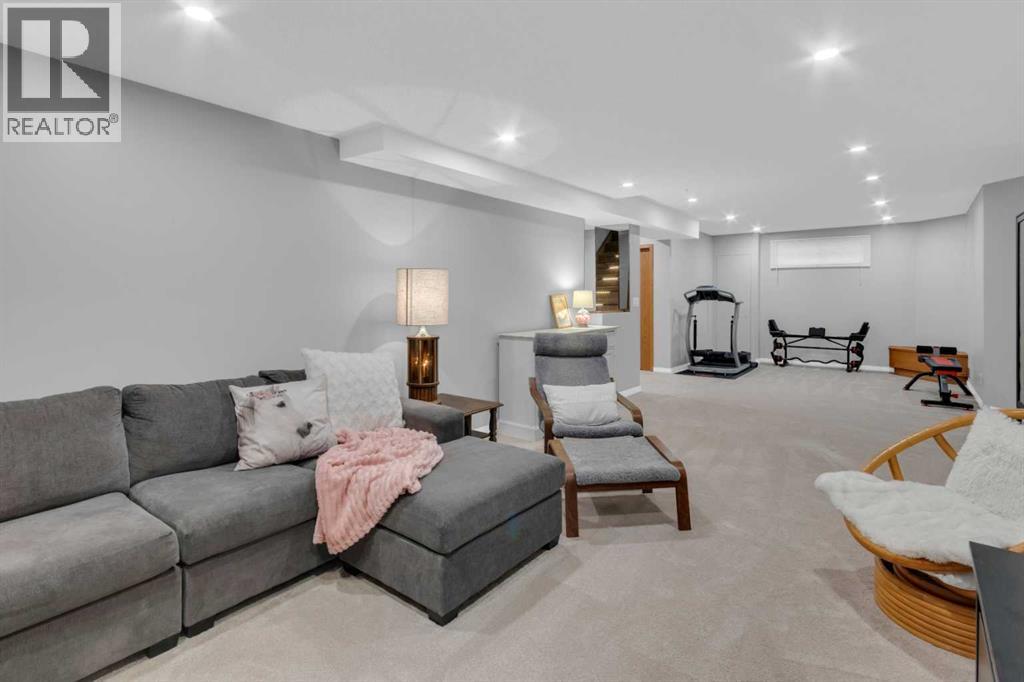 Single Family House for Sale in  Woodbriar Place SW Woodbine Calgary 