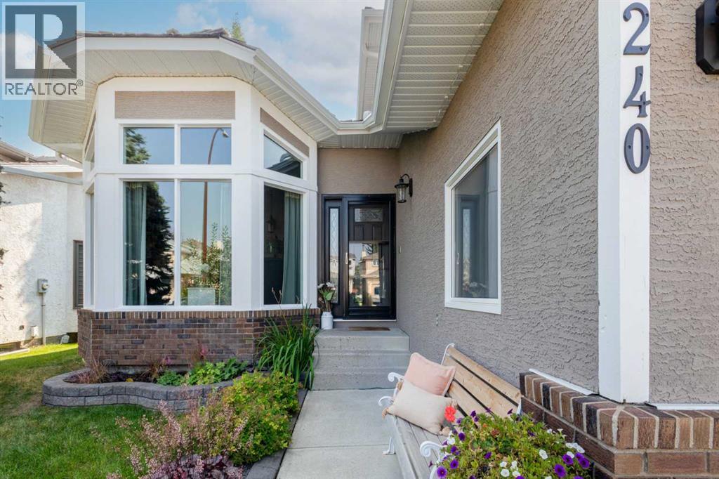 Single Family House for Sale in  Woodbriar Place SW Woodbine Calgary 