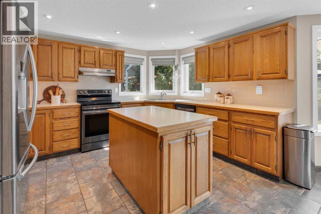 Single Family House for Sale in  Woodbriar Place SW Woodbine Calgary 