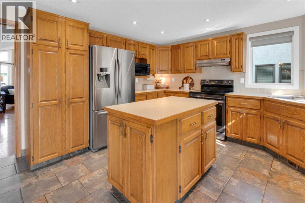 Single Family House for Sale in  Woodbriar Place SW Woodbine Calgary 