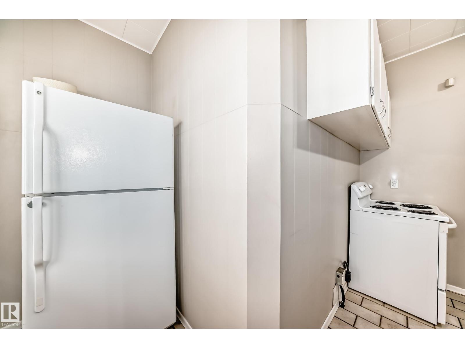 12605 107 AV NW - 15