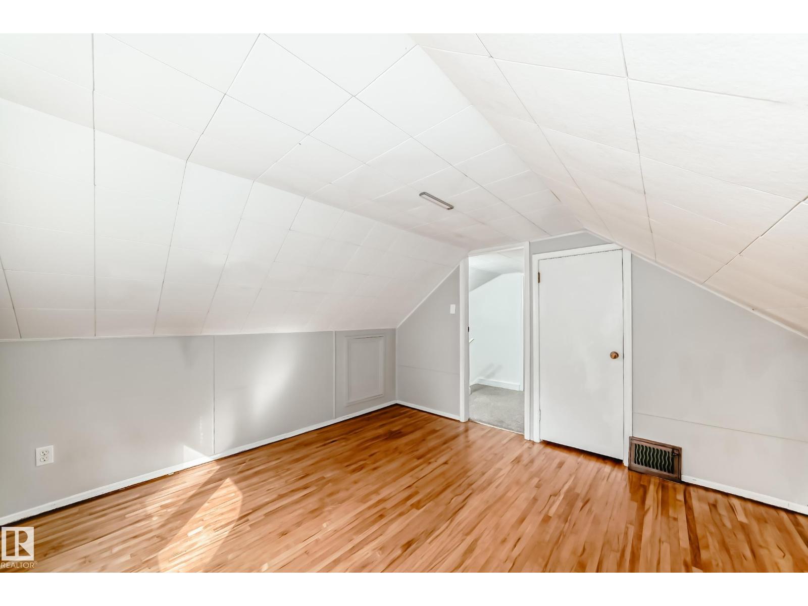 12605 107 AV NW - 31