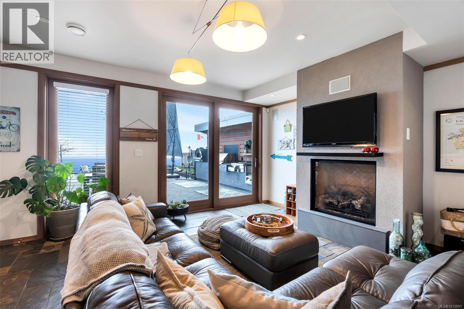  5073 Cordova Bay Road, Saanich