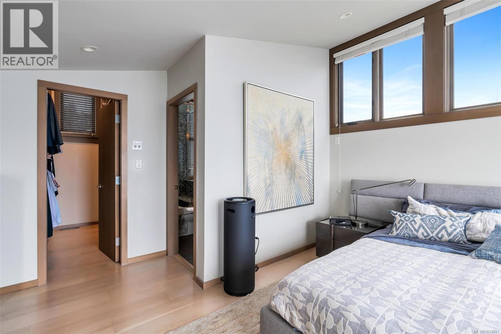  5073 Cordova Bay Road, Saanich