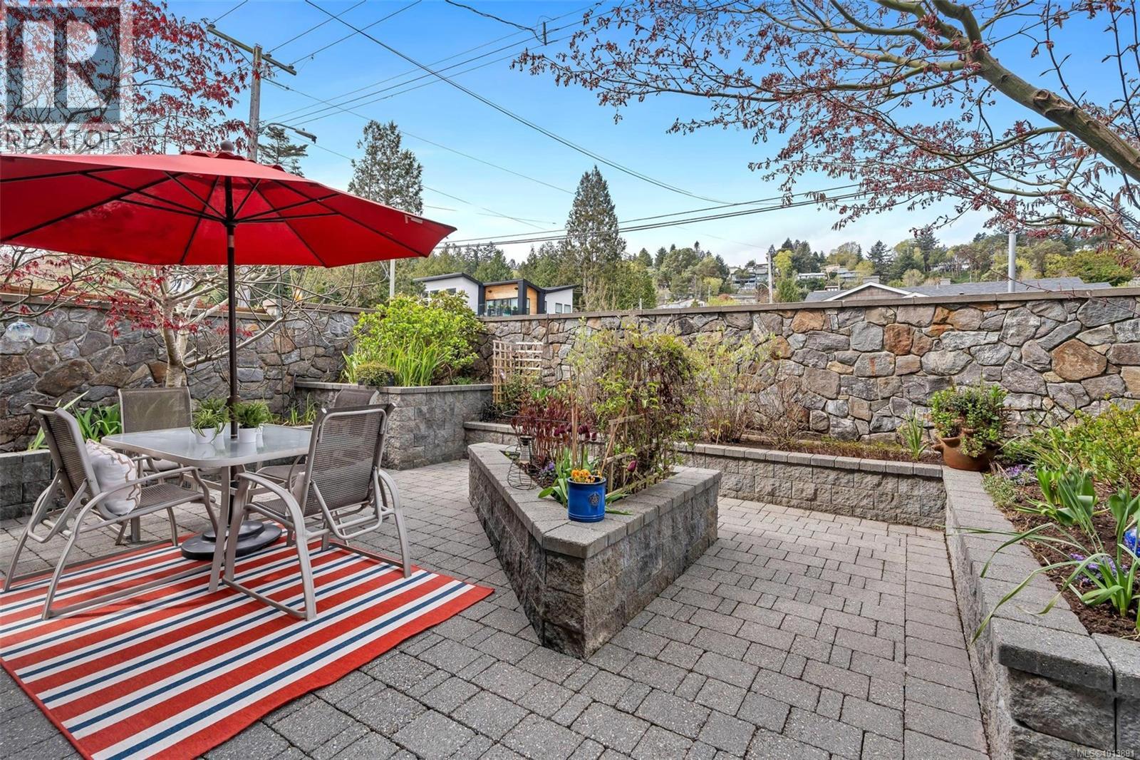  5073 Cordova Bay Road, Saanich
