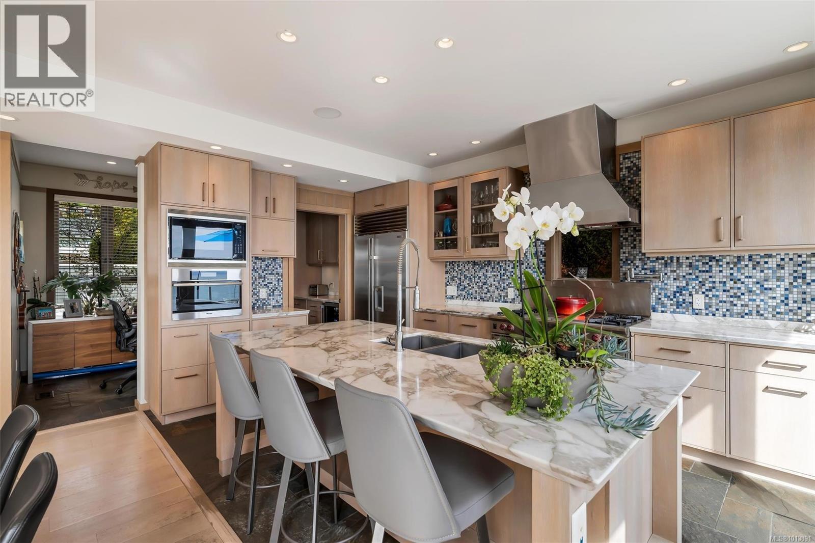  5073 Cordova Bay Road, Saanich