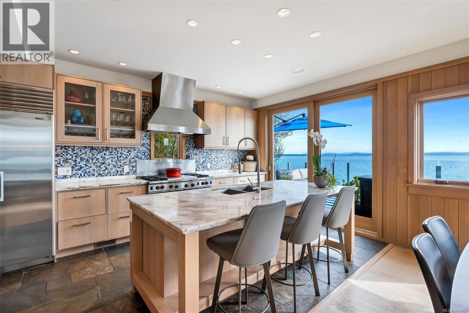  5073 Cordova Bay Road, Saanich