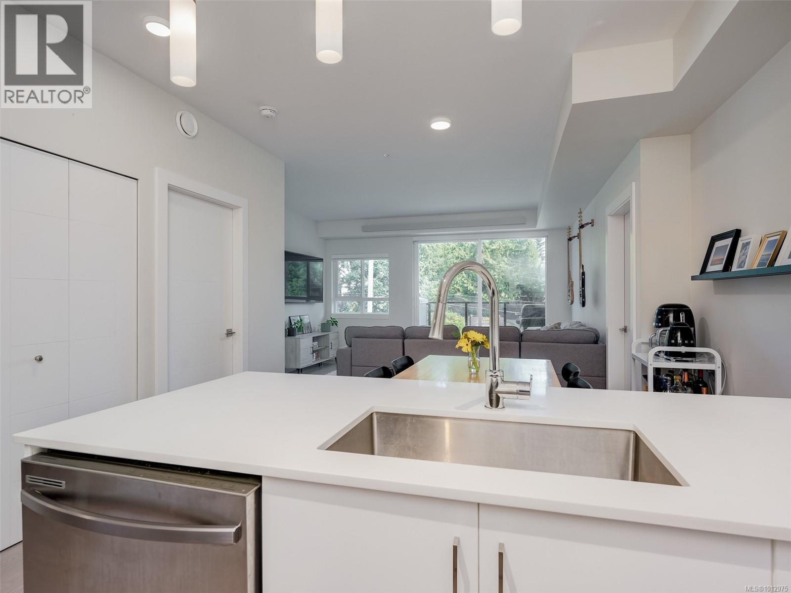306 1450 Glentana Road, View Royal