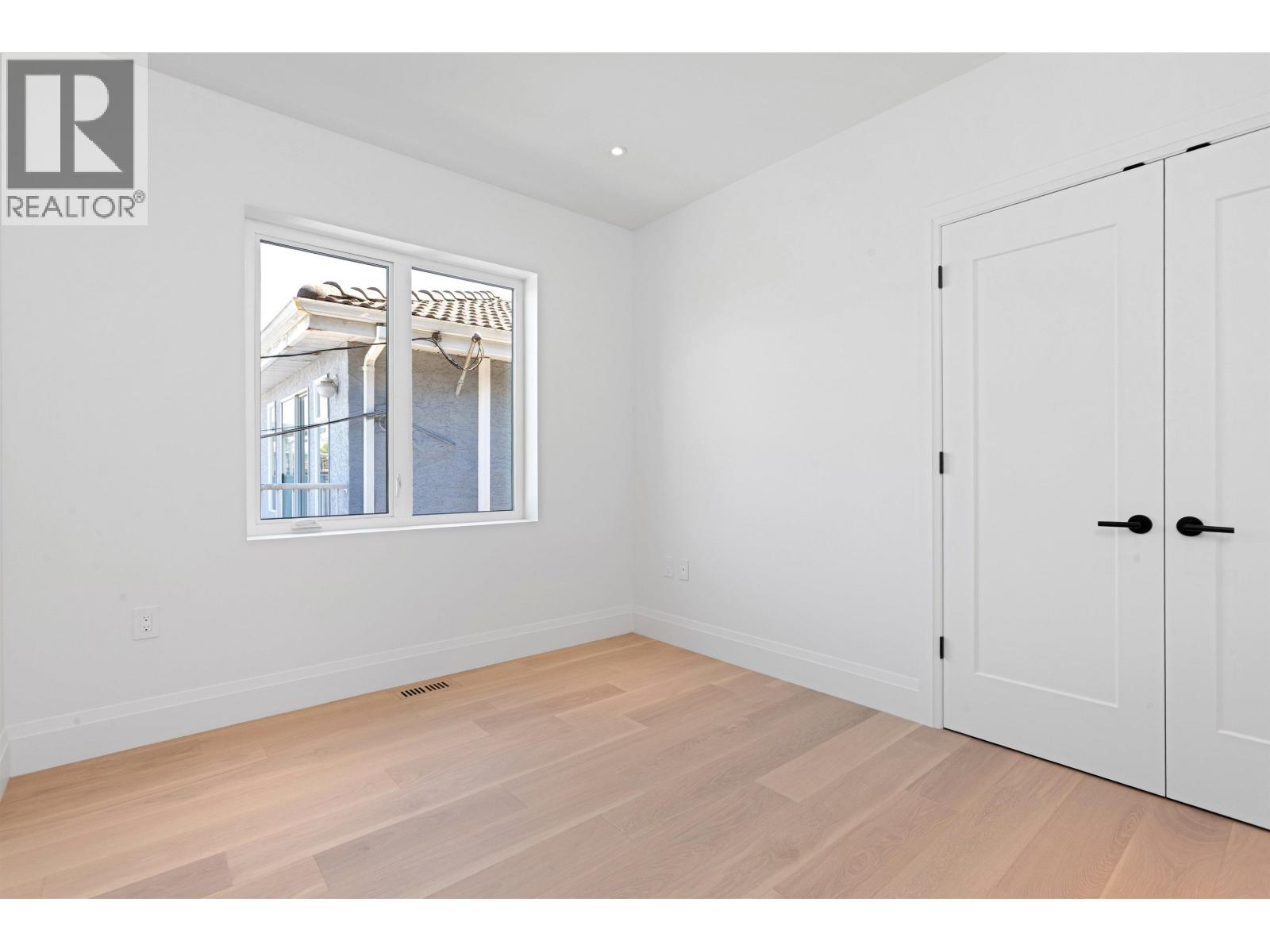 2 1243 E 27TH AVENUE, Vancouver