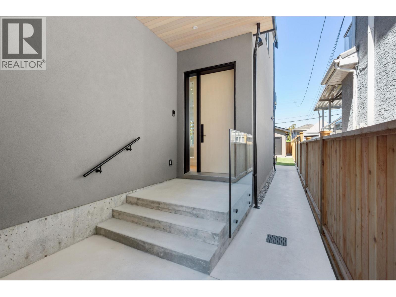 2 1243 E 27TH AVENUE, Vancouver