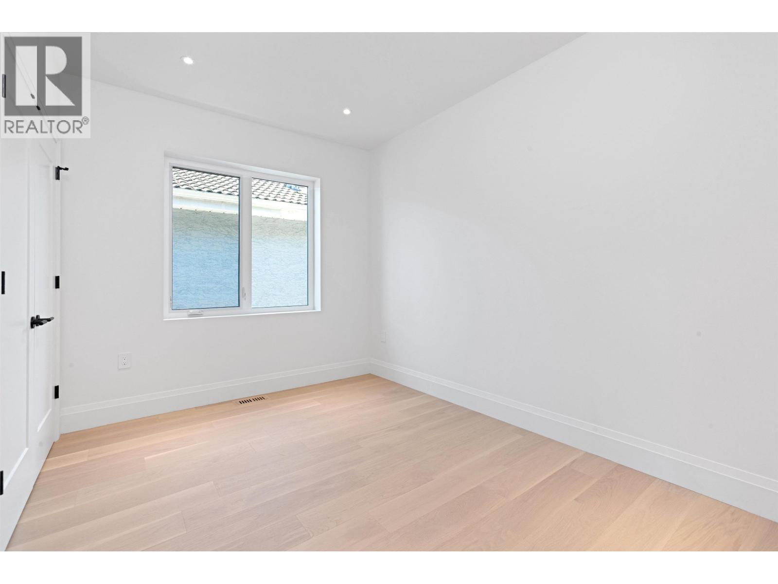 2 1243 E 27TH AVENUE, Vancouver