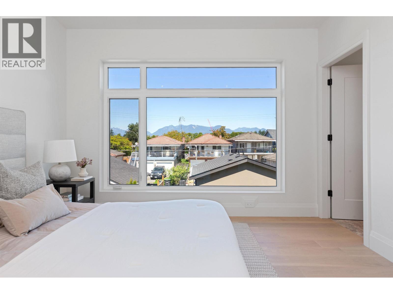 2 1243 E 27TH AVENUE, Vancouver