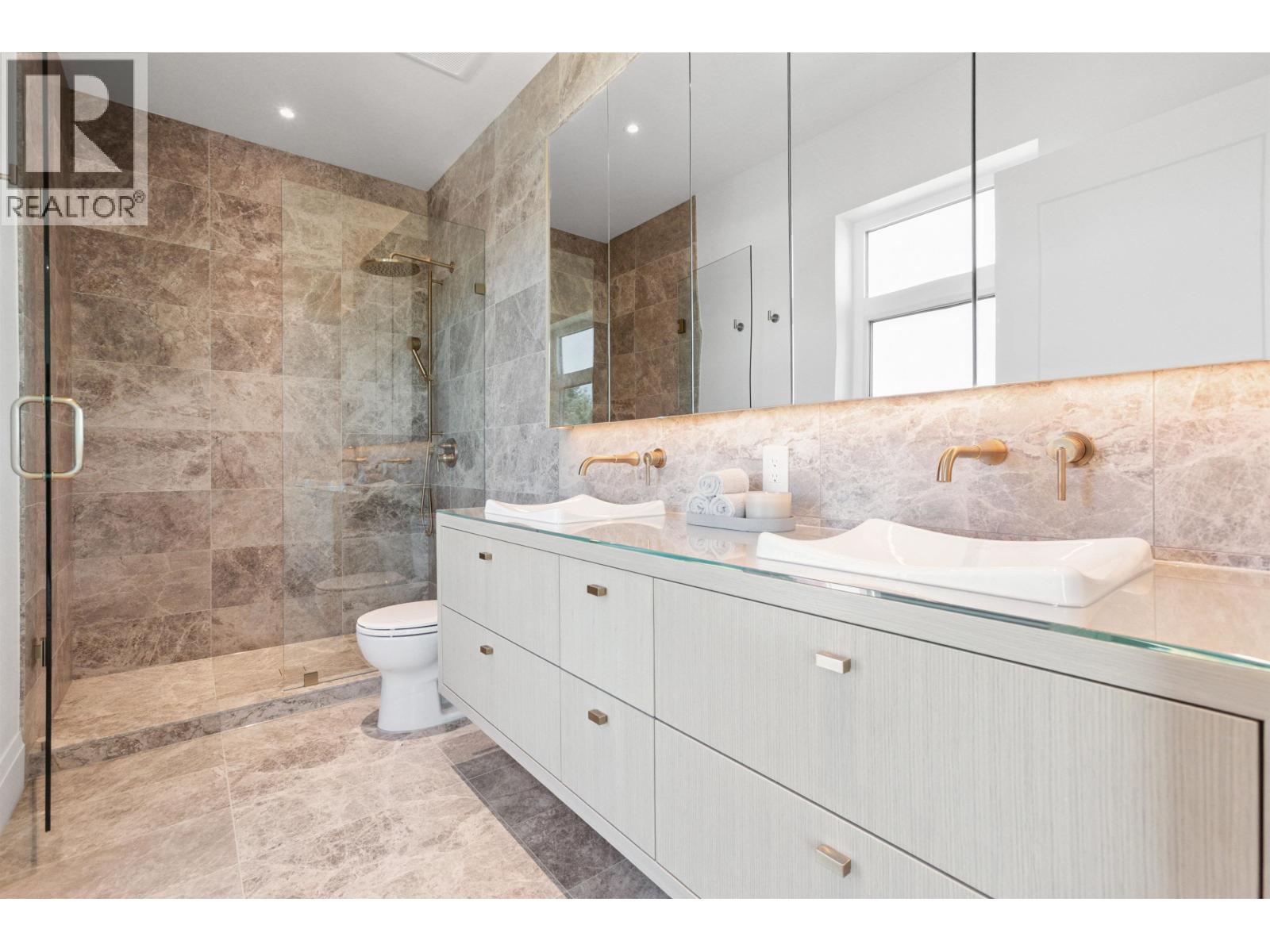 2 1243 E 27TH AVENUE, Vancouver