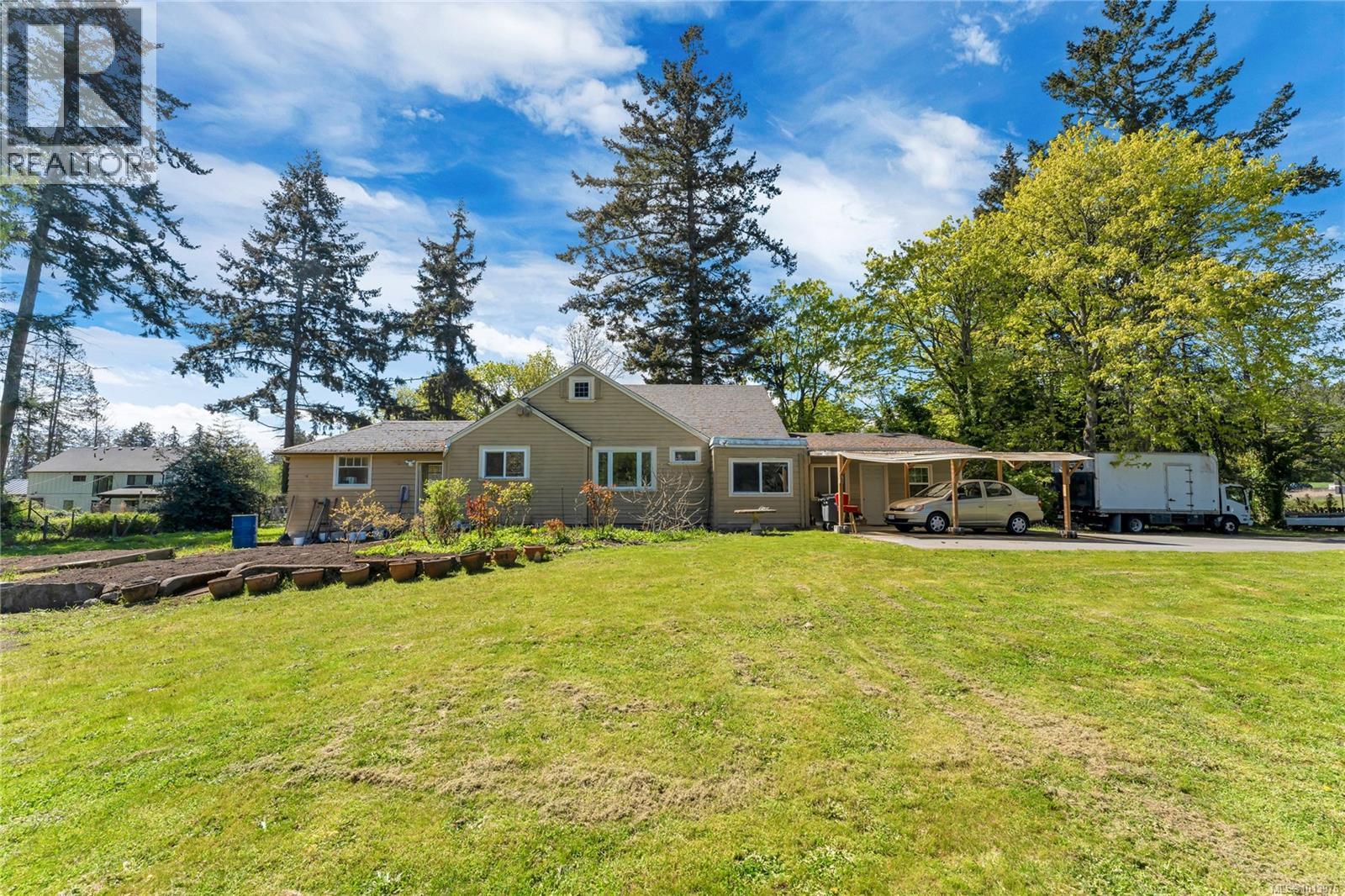 753 Sayward Rd - 1