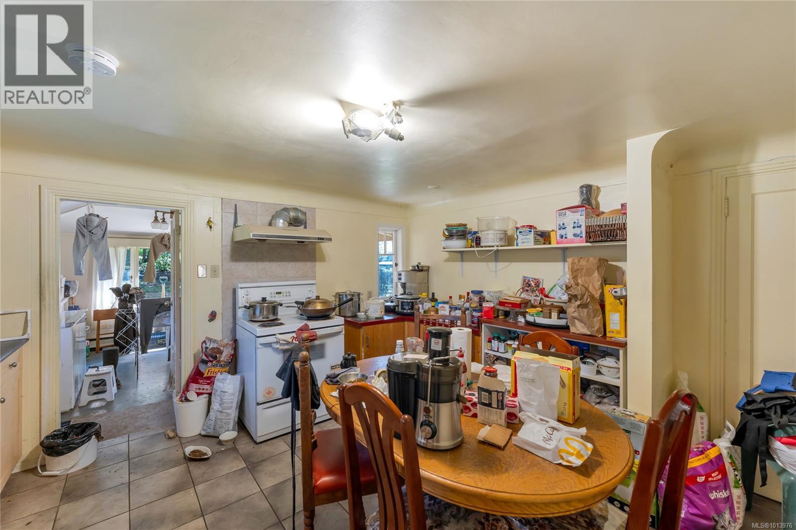 753 Sayward Rd - 16