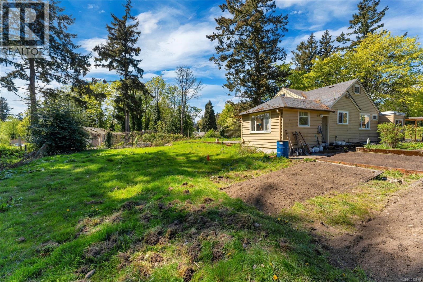  753 Sayward Road, Saanich